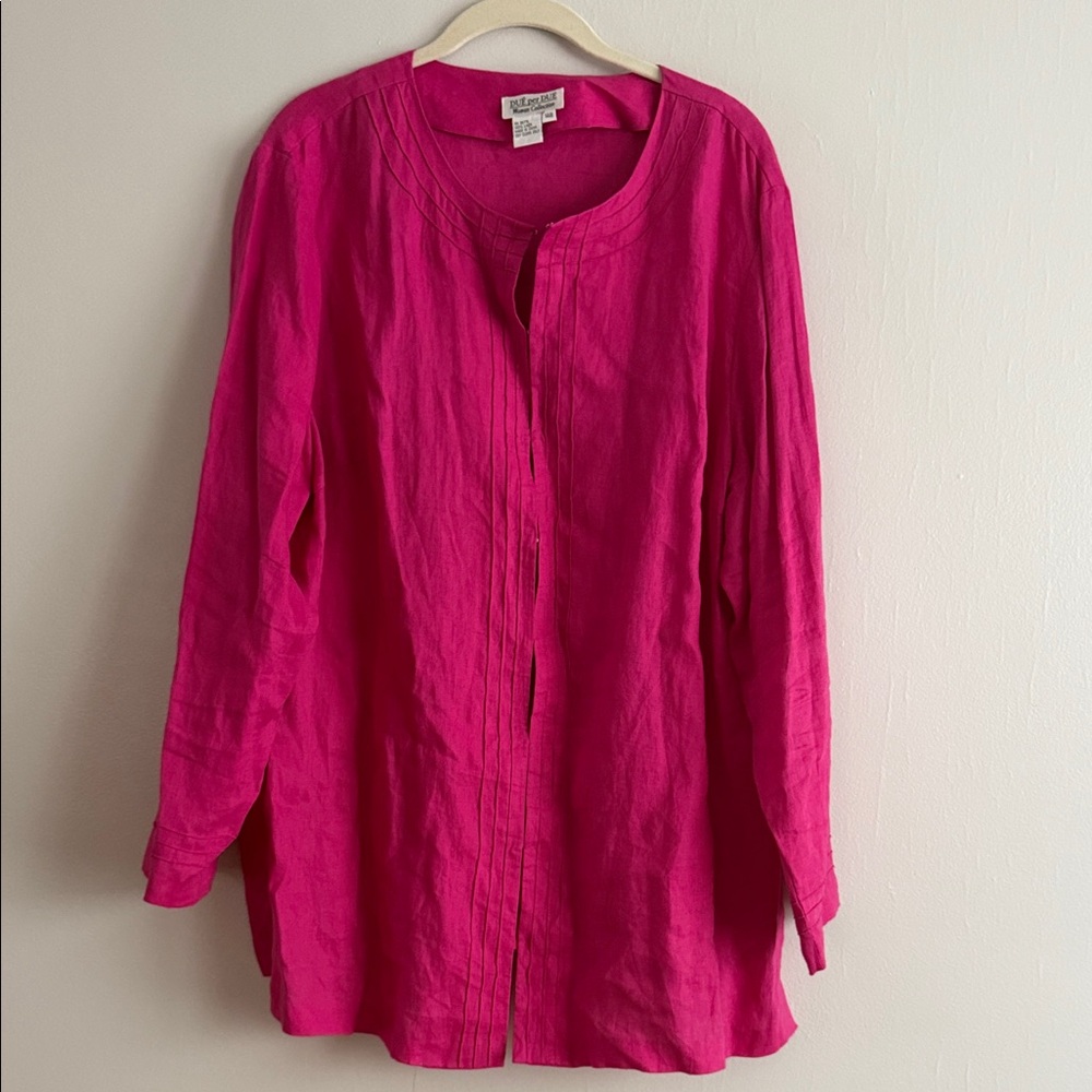 Linen blouse size 14W..fastened with hooks.
